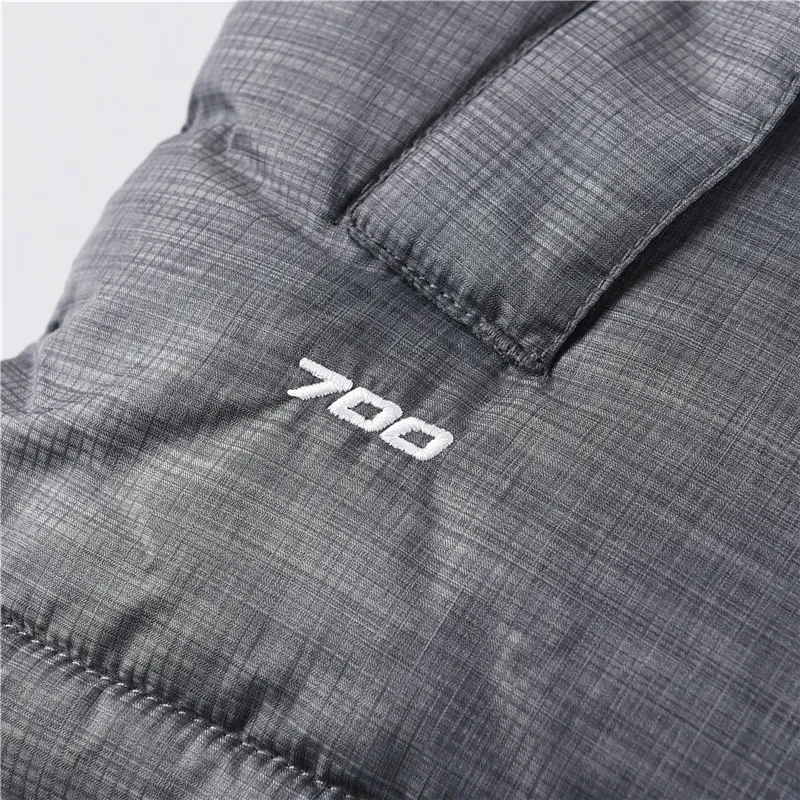 Style No.: Y 85 💰P245 [North Face Vest] The North Face｜North Face Nuptse 1996 Classic Down Vest/North Face Vest [Metallic Gray] ❶The embroidery uses imported Tajima embroidery ten thousand needle embroidery, using imported No. 7 needles and Japanese Queen embroidery thread to ensure that each word is full of work and has a clear three-dimensional sense. ❷Filled with national standard 90 goose down, it has better thermal insulation performance, is not lightweight, and has good fluff recovery after compression! ❸Original custom-made 40D plaid four-level waterproof fabric. The inner liner is made of 40T high-density gallbladder to prevent lint and ensure the feel and bulk. The inner lining is made of nylon double-layer sealing design, which will not cause any lint. The adjustable hem with built-in drawstring buckle can prevent wind and cold! ❹The zipper is customized by YKK Yoshida, with clear engraving and perfect smooth texture. ❺Accessories and buttons are made of the same copper core spring as the original [non-commercial iron core spring] Sizes: XS S M L XL XXL Color: White Violent Orange Navy Blue Black Red Yellow Pink Metallic Gray Burgundy Green Montreal Blue Matcha Green Sky Blue Wheat